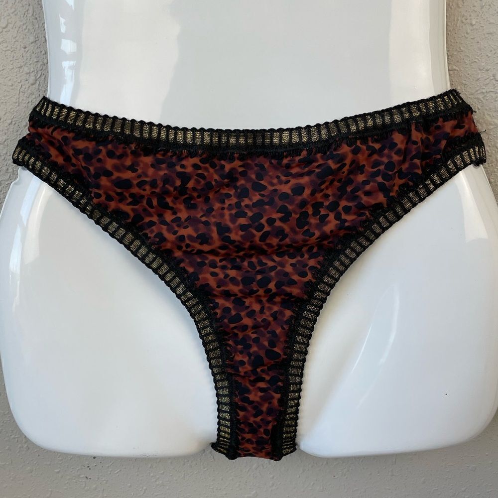 NWT Platinum Swimwear Gold Crochet Trim Wild Heart Bikini Bottoms Size M
